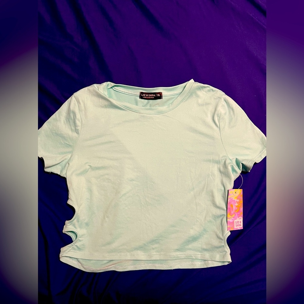 Liz & Sara crop top (NWT) light blue color